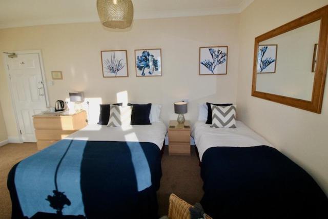 The Mounts Bay Inn Mullion Eksteriør bilde