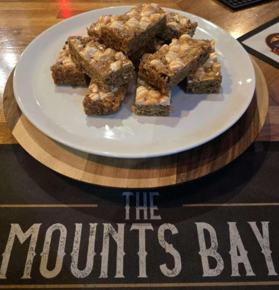 The Mounts Bay Inn Mullion Eksteriør bilde