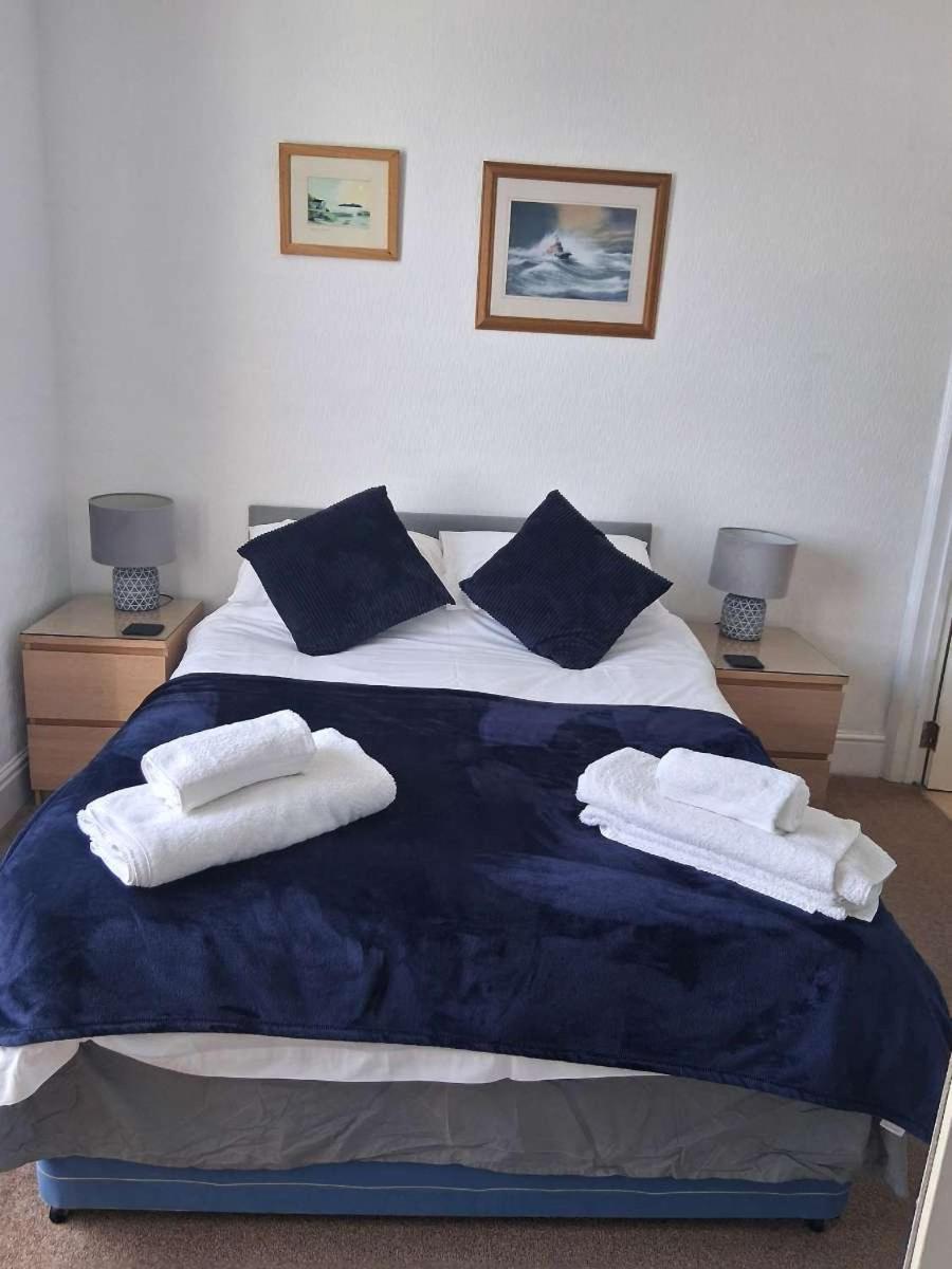 The Mounts Bay Inn Mullion Eksteriør bilde
